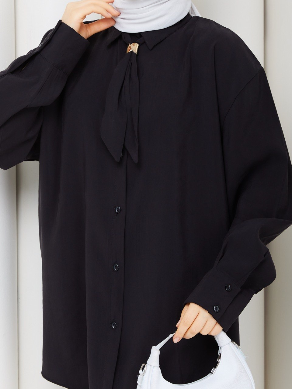 KRAVATLI GOLD AKSESUARLI MODAL GÖMLEK