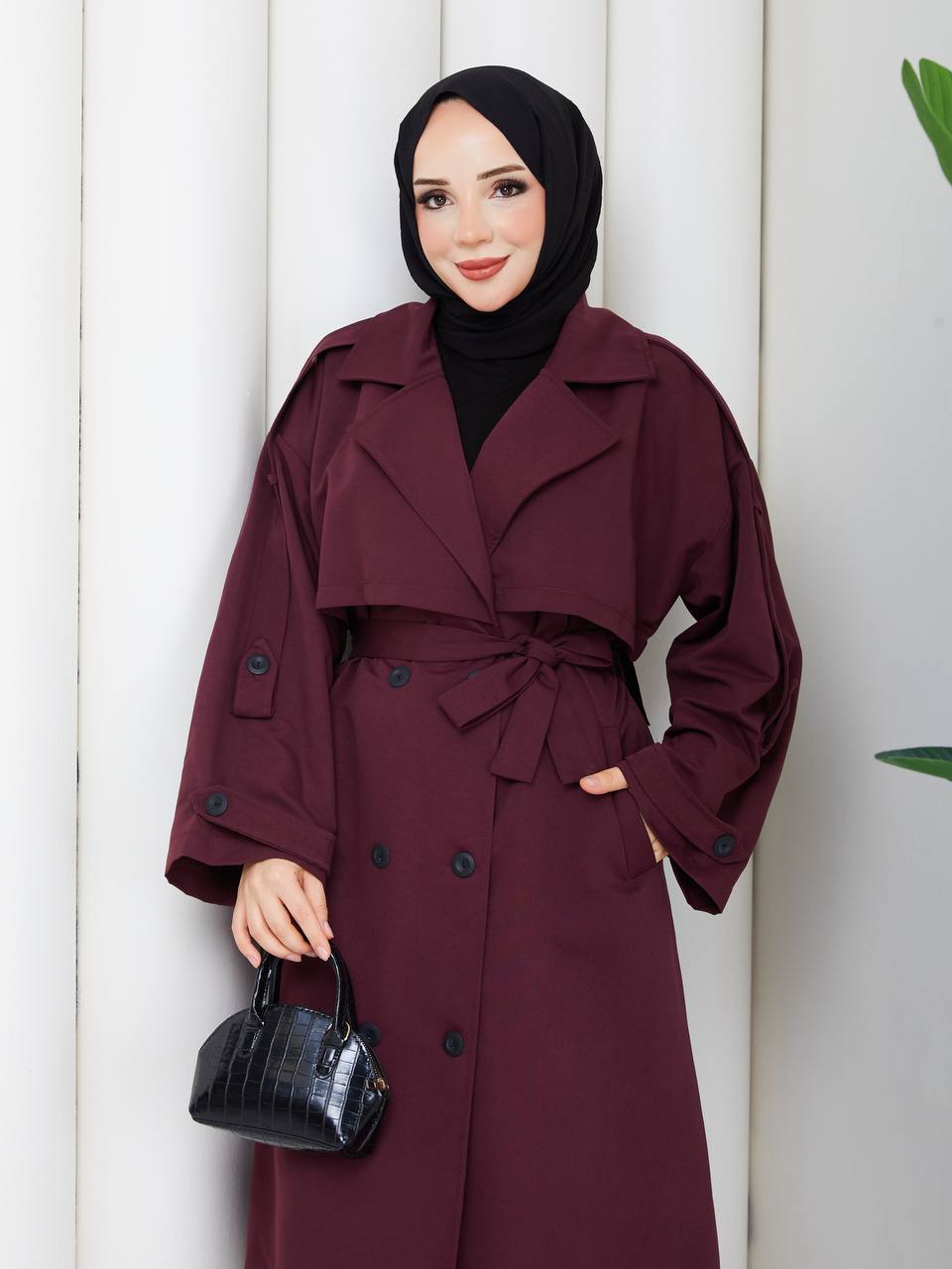 MİRA OVERSİZE DÜĞME KEMER VE YIRTMAÇ DETAYLI PELERİNLİ ARA BOY TRENÇKOT