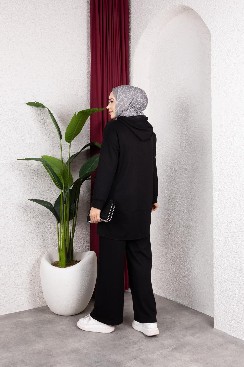 OYŞHO KAPÜŞON DETAYLI RAHAT KALIP PANTOLON BELİ LASTİKLİ İKİLİ TAKIM-remabutik