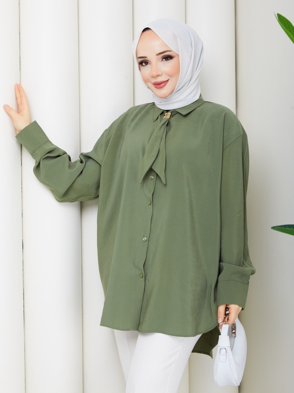 KRAVATLI GOLD AKSESUARLI MODAL GÖMLEK